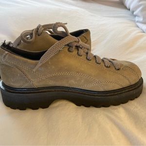 AE women’s size 8 hiking boot
